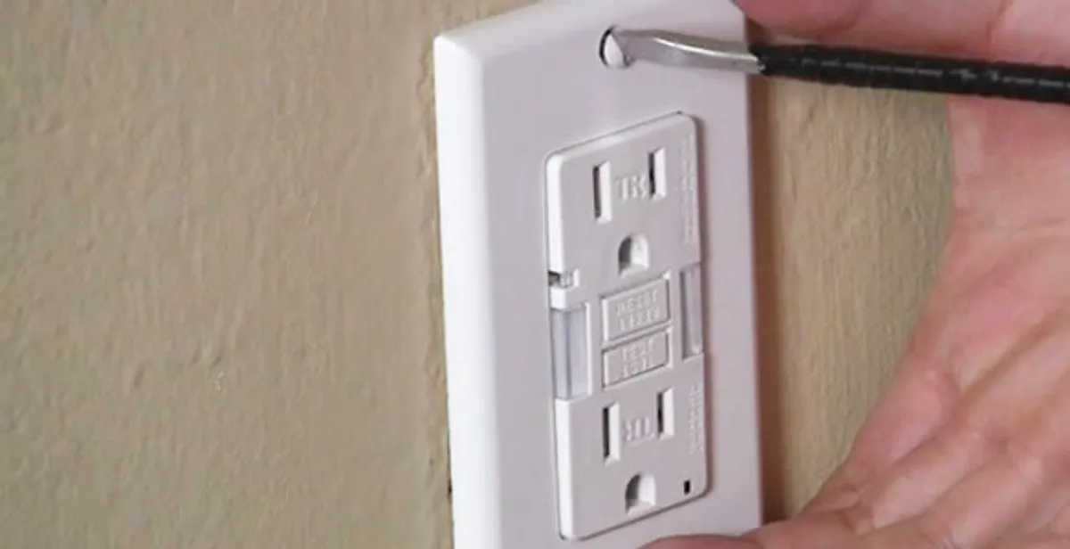 gfc outlets service securing and mounting ground fault circuit interrupter outlet by certified electricians in San Diego, CA